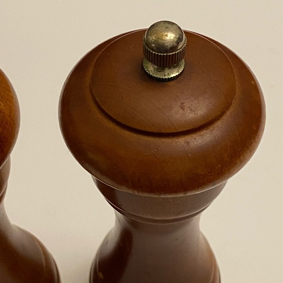 Vintage Wooden Brown Salt Shaker and Pepper Mill Grinder - Picture 3 of 13